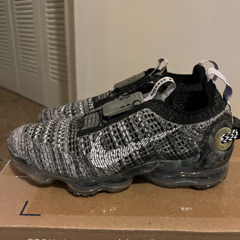 Nike Flyknit Vapor Max, Mens size 6/Womens size 7.5